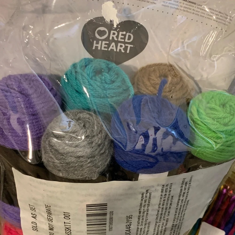 Red Heart Super Craft Kit with Multicolor Accessories - Picture 5 of 9